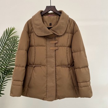 Winter warmth and thickened mother's down jacket
