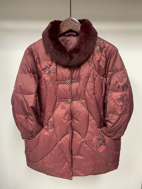 Shopping mall winter grandma down jacket to keep warm middle-aged and elderly mothers white duck down jacket fur collar top for women