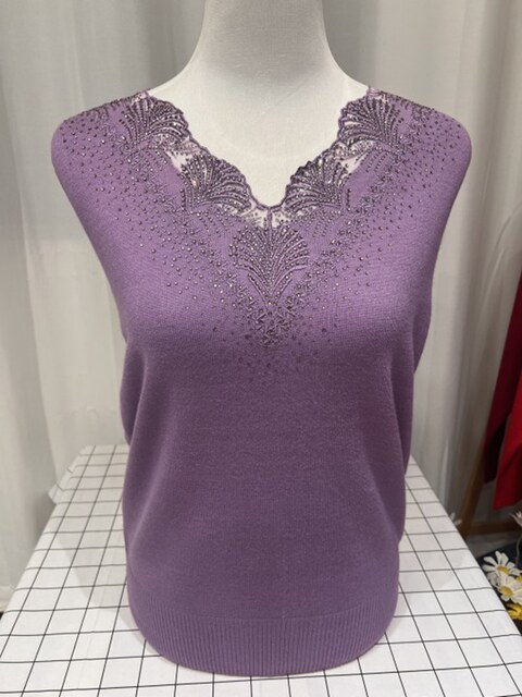 Extra large size autumn and winter mother's knitted sweater women's loose pullover hollow V-neck woolen sweater top for middle-aged and elderly people