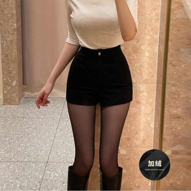 High-waisted retro black tight denim shorts for women in autumn and winter plus velvet boot pants for small legs showing long hip-covered leggings
