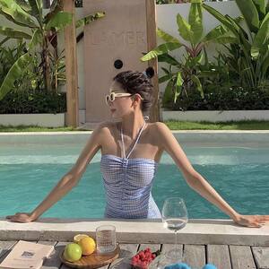 
Women's swimsuit 2024 new hot high-end hot girl style blue plaid bikini covering the belly Thailand