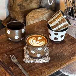 Vintage Ceramic Coffee Cup with a High Aesthetic Appeal, Hand-Held Cup for Afternoon Tea, Rustic Latte Art Mug