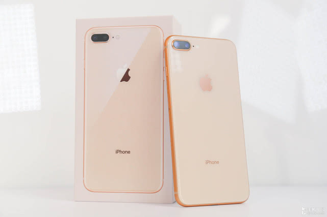 爱打扮(www.idaban.cn)，iPhone8P和XR，哪款更值得买？5