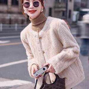 
HIDAHIDA Xiaoxiangfeng autumn and winter fur all-in-one plush fur jacket for middle-aged and elderly women, loose and versatile for age reduction