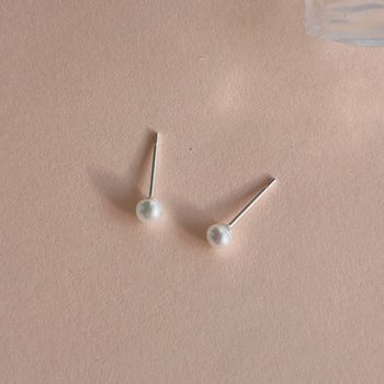 
Natural freshwater pearl earrings and silver needles for pierced ears