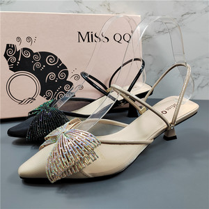 
Brand new versatile low-heel fashion slippers for women with a 2025 summer versatile low-heel fashion slippers