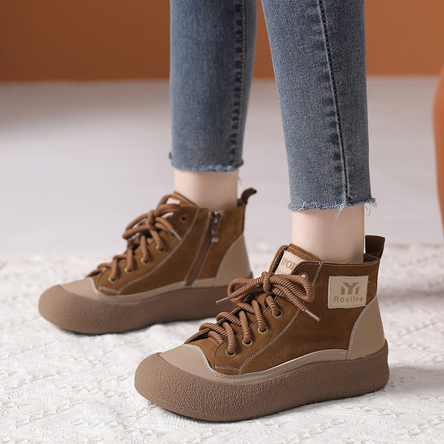 41 143 New autumn and winter special plus fat wide shoes dermis, fat feet, flat bottom, non -slip large size leisure lace female short boots
