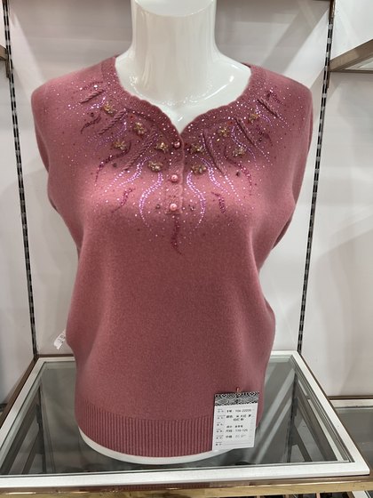 
Ordos City 100% pure cardigan for women's fashionable large size middle-aged mother wears fashionable base knitted sweater