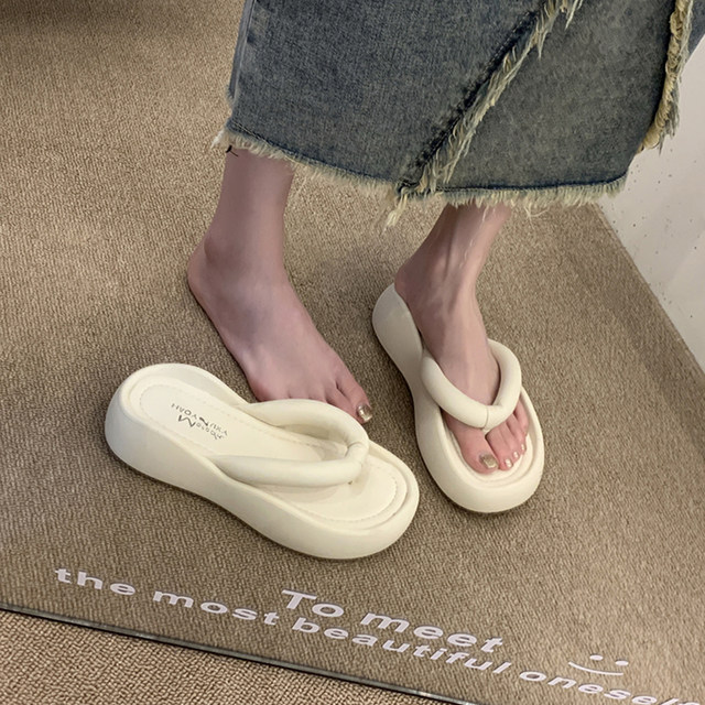 2024 New White Stunning Sandals For Women Summer Outerwear Thick Soled Seaside Beach Flip Flops