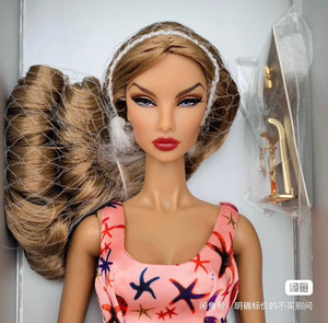 Fashion Royalty Natalia Bombshell doll