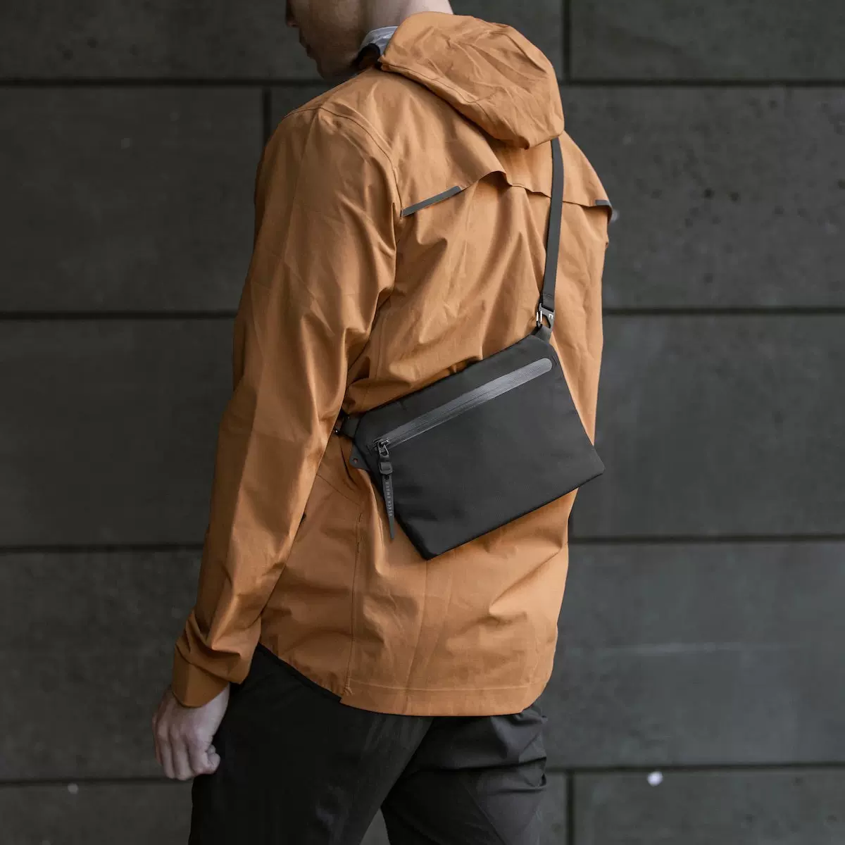 Black Ember Black Crossbody Bag Mens バッグ BLACK EMBER KOMPAK