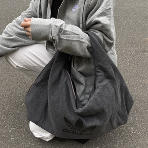 
Adidas Clover Classic Denim Style Zipper Opening and Close Sports Bag Cloud Bag Hands-Board Shoulder Bag IX7694