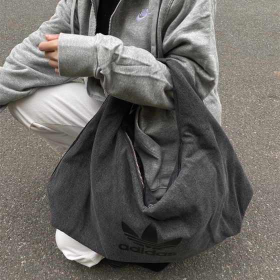 
Adidas Clover Classic Denim Style Zipper Opening and Close Sports Bag Cloud Bag Hands-Board Shoulder Bag IX7694