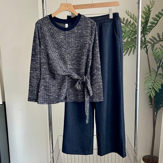 Young mother dresses with age-reducing shirt and wide-leg pants for two-piece spring and autumn clothes, fashionable and noble middle-aged and elderly fashion suits