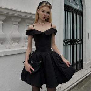 
Little black dress, French pure lust style, one shoulder lapel, high waist, slim fit, suspender short skirt, puffy dress, summer