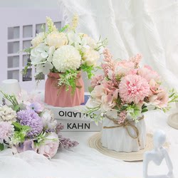 Small Fresh Artificial Flowers in Plastic Pots, Silk Fabric Floral Art, Nordic Style, Simulated Flowers for Living Room and Dining Room Tabletop Decoration, ins Styles