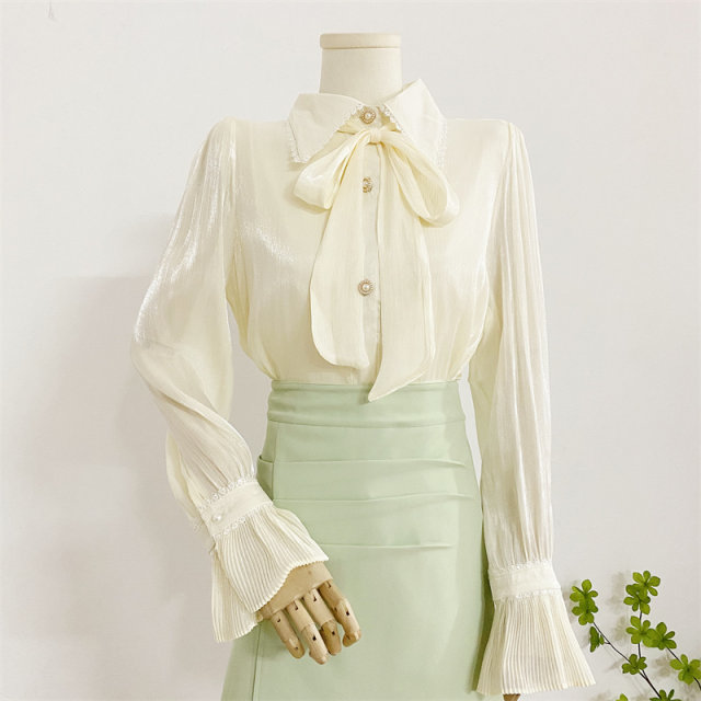 2025 Spring New Style Gentle Temperament Bow Shirt Women's Design Female Fashionable Flag Sleeve Mermaid Top