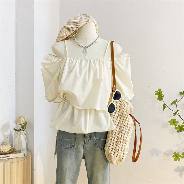 An off -the -shoulder suspender word collar bubble sleeve shirt female summer design sense short folds, waist, waist collar doll shirt top