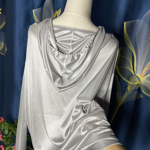 
Men and women can wear silky super soft and comfortable fabric hooded design concept home artifact naked wear all-in-one nightgown home