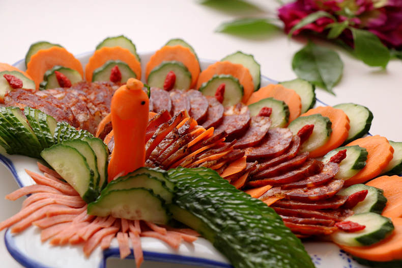 好吃好看的腊肠花式冷拼,待客首选