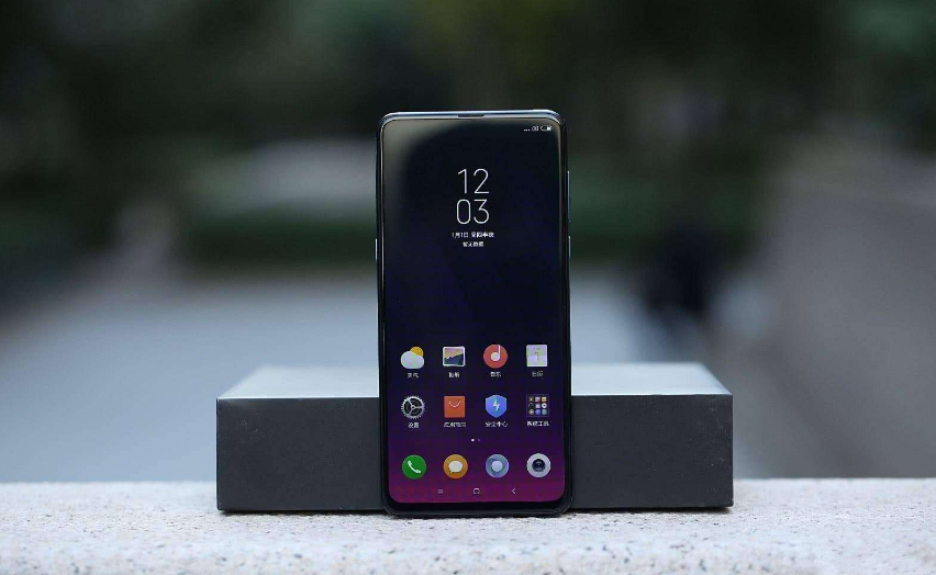 这款手机是小米早先推出的mix3 5g版,代号为m1810e5gg,这代表着mix3