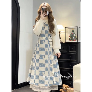 
Sweet, fashionable and versatile mid-length a-line skirt for girls. Winter 2025 new high-waist plaid fake two-piece dress.