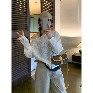 
Love Devil Fish Long-sleeved one-piece neckline off-the-shoulder fake two-piece sweater for women 2026 spring fashion loose top
