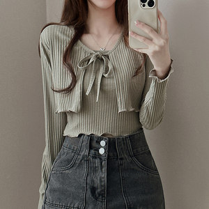 
Retro and versatile slim fit threaded flat suspender short lace up long sleeve threaded cardigan two-piece set for women