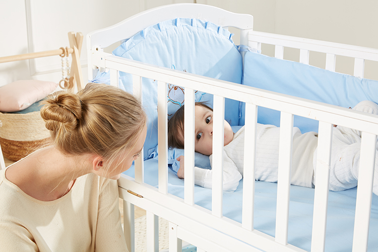 爱打扮(www.idaban.cn)，呵护宝宝健康睡眠，就从婴儿床开始3