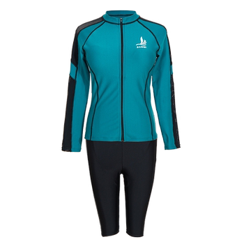 Two pieces of small breasts gathered in Korean sports flat trousers
