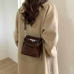 2025 New Autumn and Winter Niche Light Luxury High-End Stylish Bucket Bag Handbag Crossbody Small Bag for Women