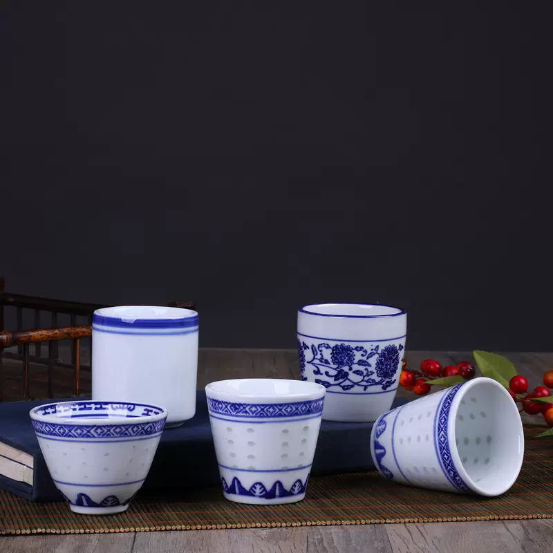 青花瓷中式白酒杯景德镇手工釉下彩小酒杯龙纹陶瓷茶杯