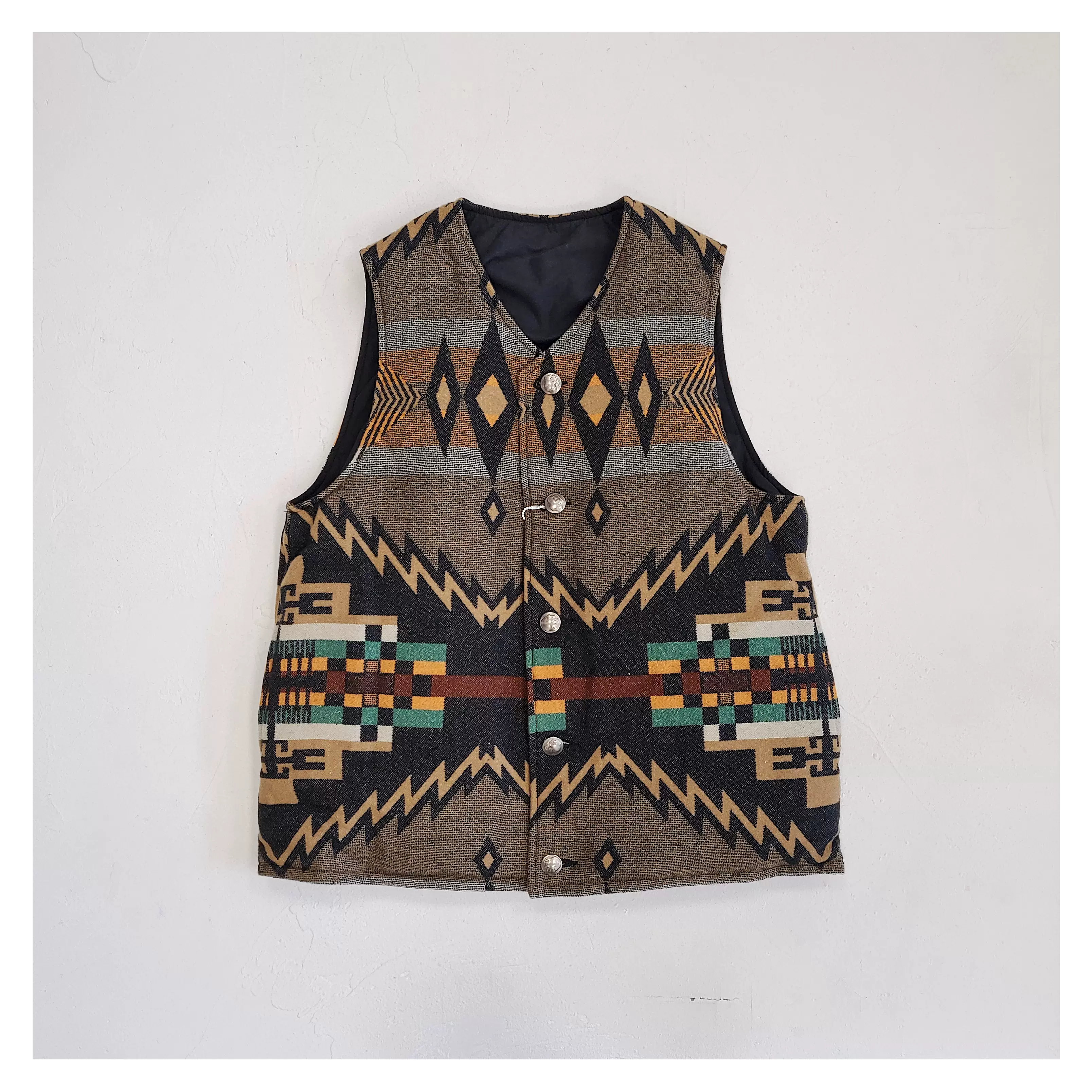 现货VISVIM 23AW KORA DOWN VEST 天然染地毯布双面穿羽绒马甲-Taobao