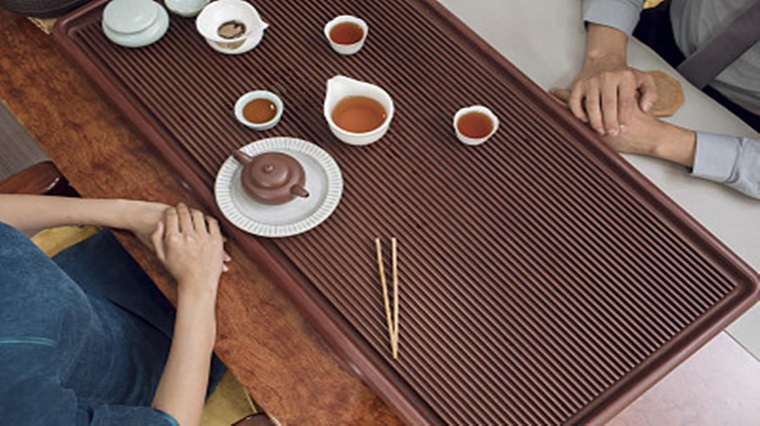 爱打扮(www.idaban.cn)，温度+茶叶，这4个细节会影响喝茶口感10