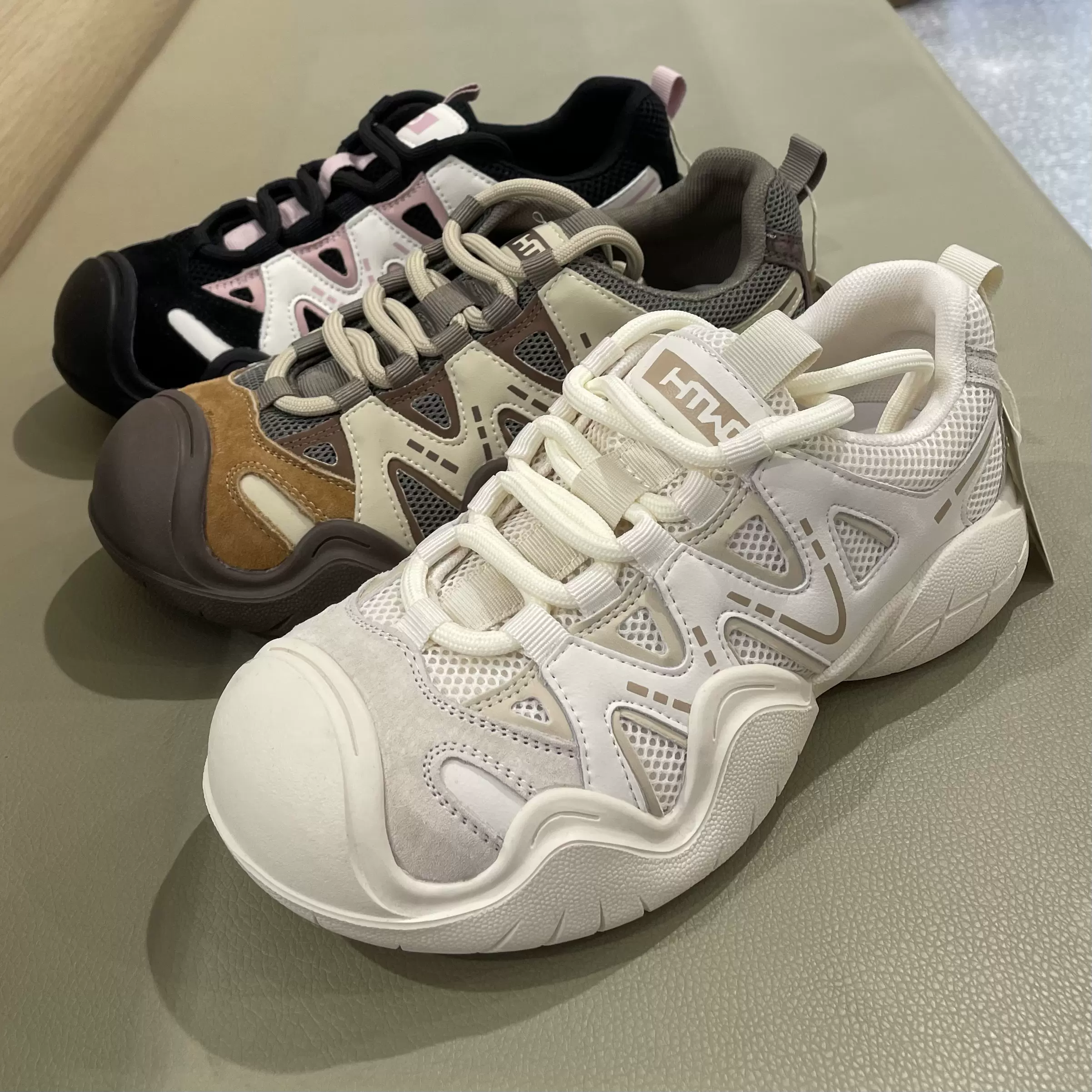 热风2023年秋季新款女士时尚休闲鞋h42w3320