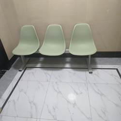 Internet-Famous Plastic Public Seating Chairs, Three-Seater Chairs for Indoor and Outdoor Use, Suitable for Waiting Areas in Supermarkets, Basketball Courts, and Parks