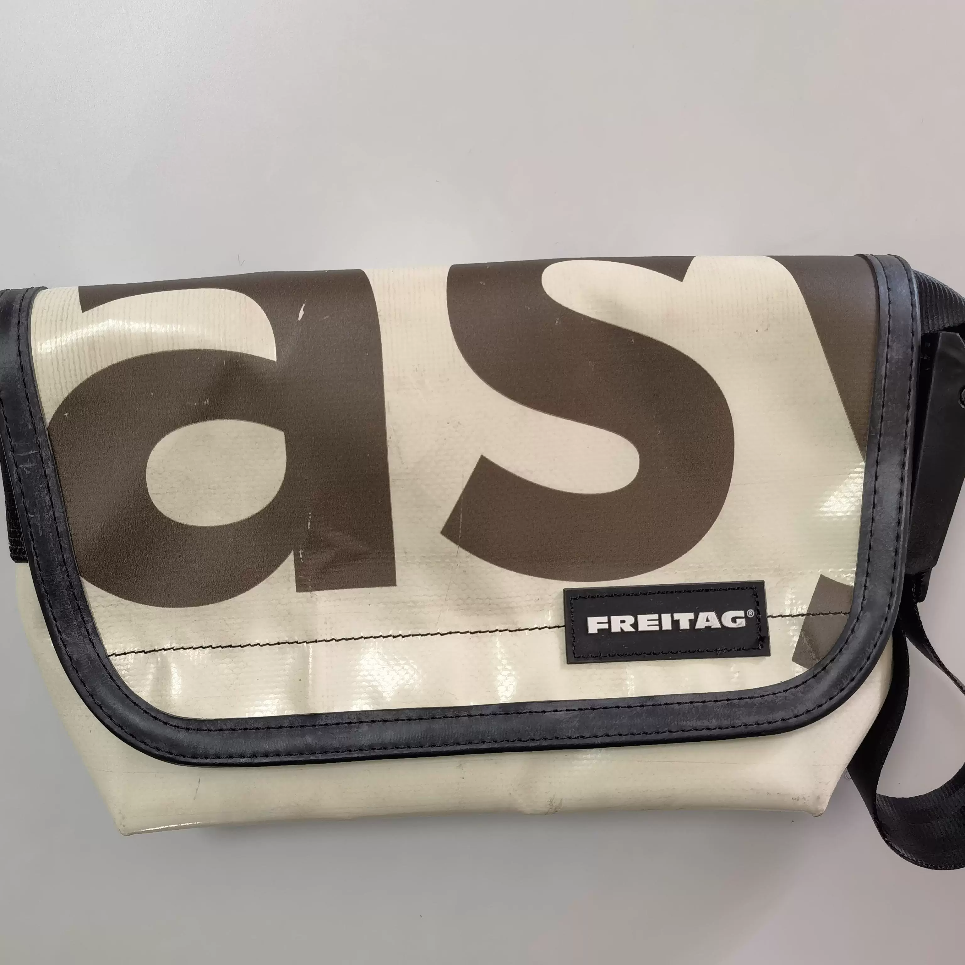 廃盤 フライターグ 黒 R121 AHLGREN