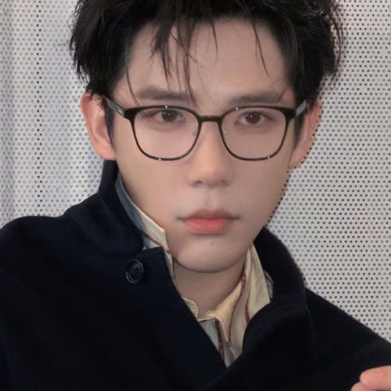 
Wang Anyu's same black-framed glasses for men, ultra-light TR90 anti-blue light flat glasses, large-frame professional glasses frames for women