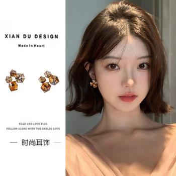 Sugar cube crystal niche design and unique Korean style ear clips