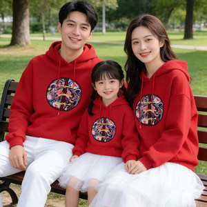 
Autumn and winter red hooded sweatshirt baby 100-day-old parent-child outfit mother-daughter family of three and four New Year family outfits