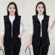 Middle-aged and elderly spring and autumn new sleeveless vest for mothers, fashionable and casual, versatile waist vest vest, thin vest for outer wear