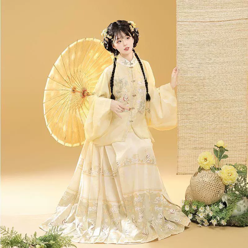 涂七七【锦鲤少女】明制重工刺绣长衫织金马面云肩汉服女中国风