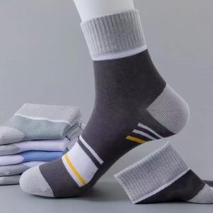 
New thickened men's socks for autumn and winter, wear-resistant, contrasting color, sweat-absorbent, mid-calf socks that can be worn in all seasons, simple, casual and sports style