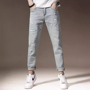 
High-end light blue ripped nine-point jeans for men in summer thin elastic slim fit small feet casual beggar pants for men