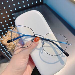 
New beta titanium glasses frame for women in size 50, can be equipped with myopia anti-blue light color-changing lenses, ultra-light titanium frame