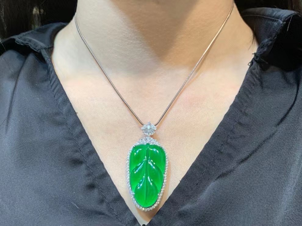 金枝玉葉南方8 K金天然a品氷種翡翠女型民族風ネックレスセーターチェーンペンダント 中国のヴィンテージスタイルのラッキージュエリーひょうたん型翡翠ペンダント18Kゴールドメッキベゼル舗装クリスタルラインストーン翡翠ネックレスチャーム