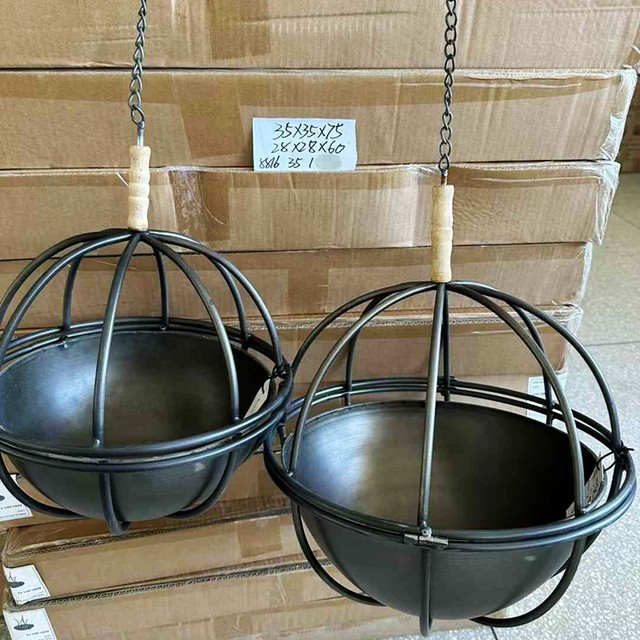 Promotional foreign trade original single American country style retro wrought iron set of two hanging round pots with characteristic decorative flower pots