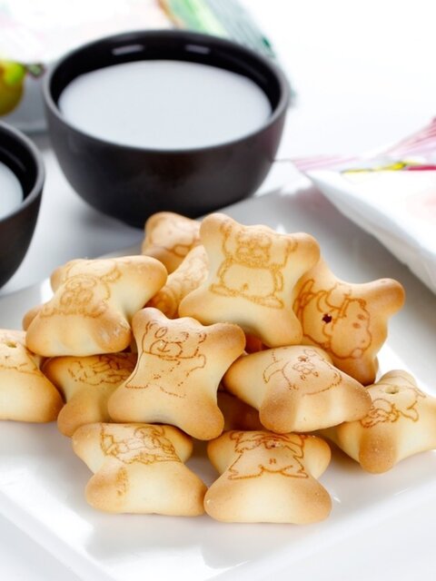 Malaysia EGO Golden Bear Casual Cake Pipancius 10g*20 Pack of Milk Cantonese Hulk Chocolate flavor