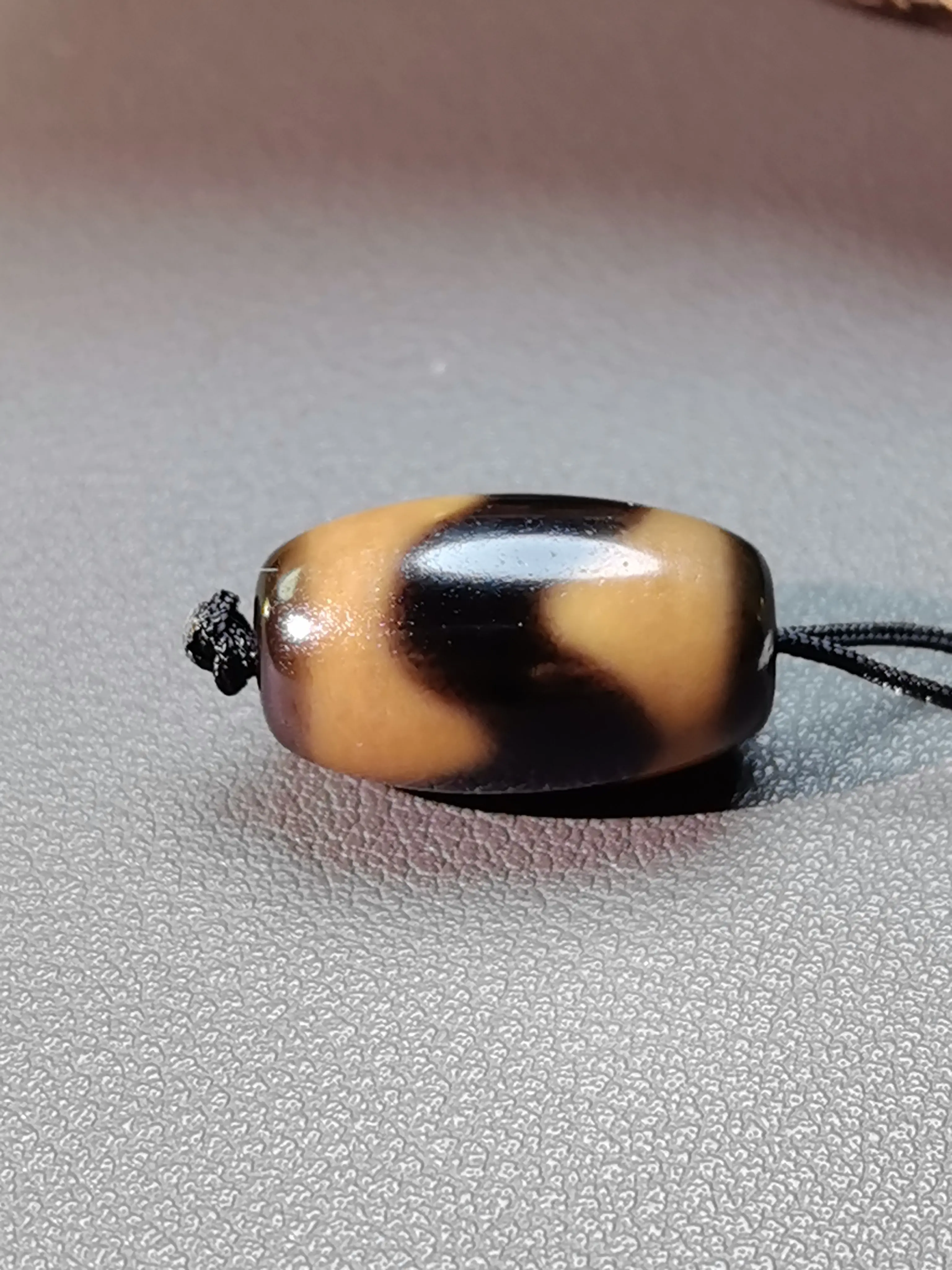 黑金虎牙天珠藏传九眼石页岩玉髓玛瑙真品油润细腻-Taobao Singapore