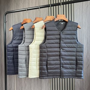 
Daily single U series! Lightweight waterproof and windproof quilted cotton vest for men, casual and versatile solid color warm vest for autumn and winter